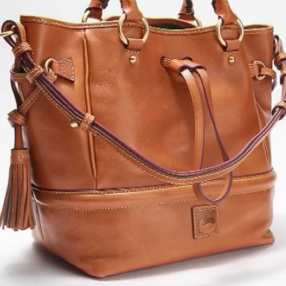 Dooney and Bourke Buckley bag in Natural color New with tags.